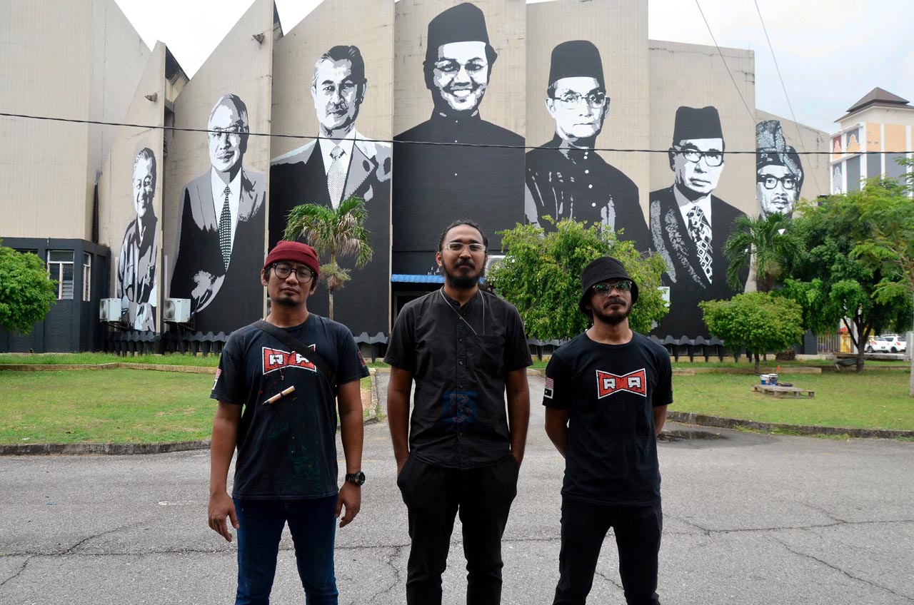 The Borneo Post The artists and their masterpiece.